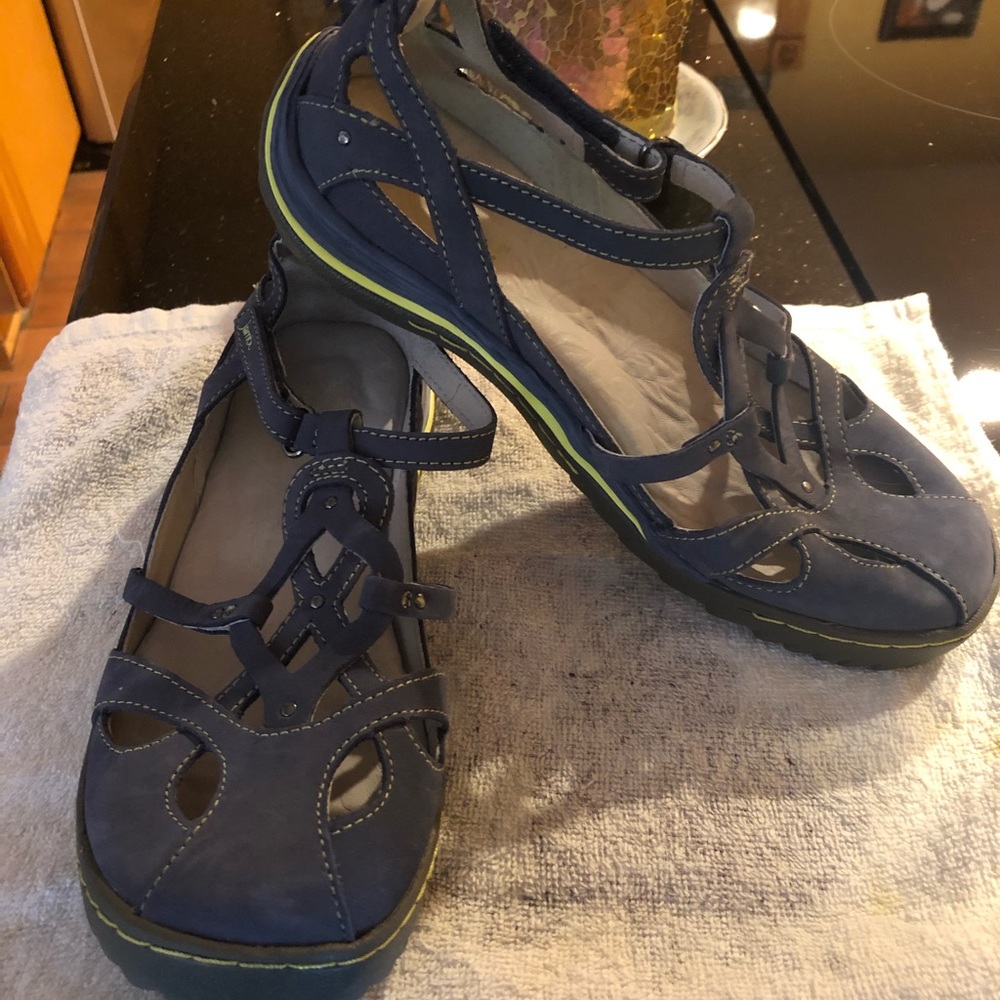 Women’s Jambi Spain Shoes In the color charcoal